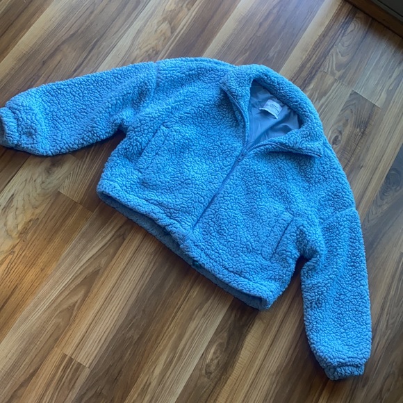 Urban outfitters light blue teddy cropped jacket Small - Picture 4 of 6